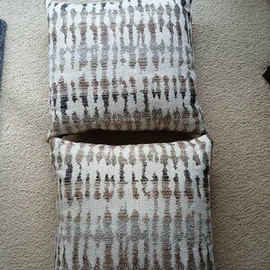 Couch decorative pillows ( Size 18 x 18 ) 2 pillows!!